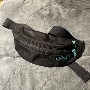 Dakine black fanny pack